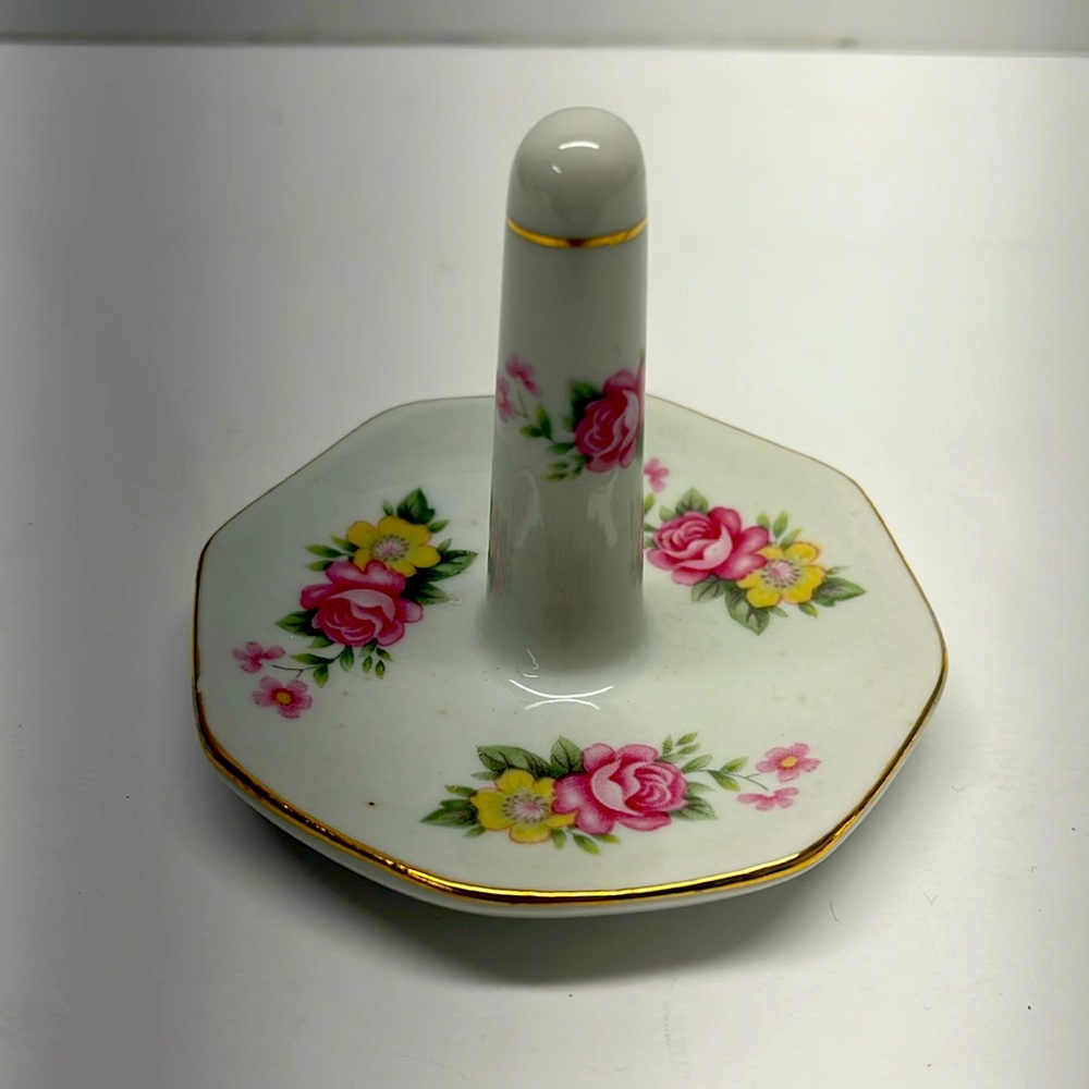 Cute Vintage Ring Holder Keeper with Floral Roses and Gold Detail